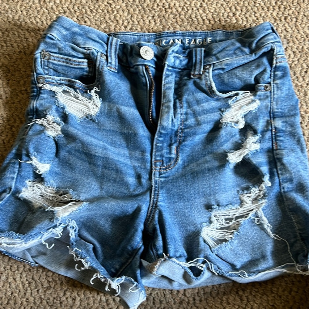 Women’s size 6 American eagle shorts